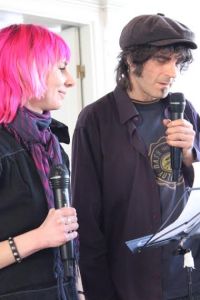 Louise & Henke framför dikten "Lyssna, lyssna" Foto: Juliana Janku