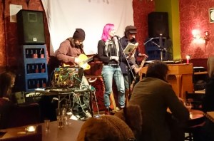 Louise & Henke featuring Kalle Ruuth på Hammok, nov 2015. Foto: Daniel Halvardsson